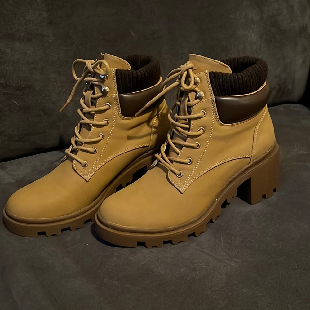 NWT Lace Up Boots